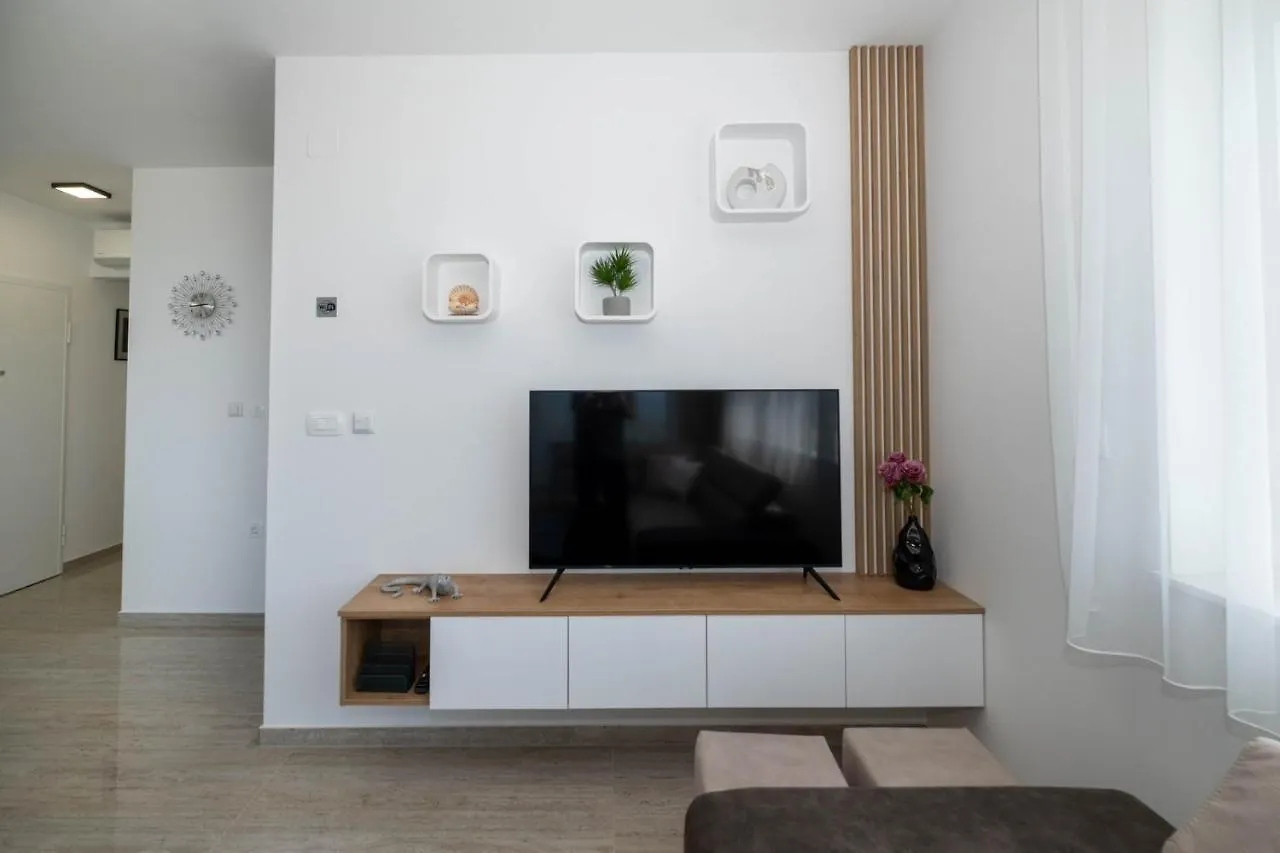 Premium Apartment Luka - Malinska - With Heated Pool